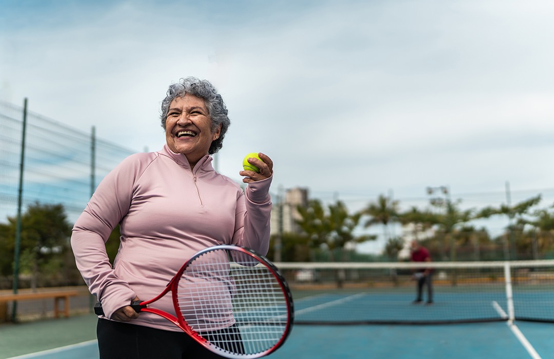 Lifestyle Woman playing tennis